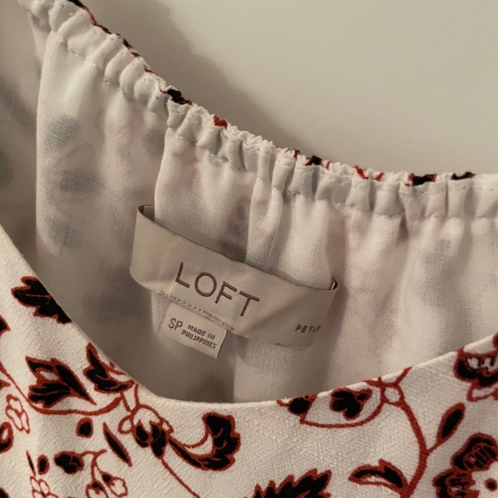 LOFT Summer Romper has pockets! - Picture 3 of 3